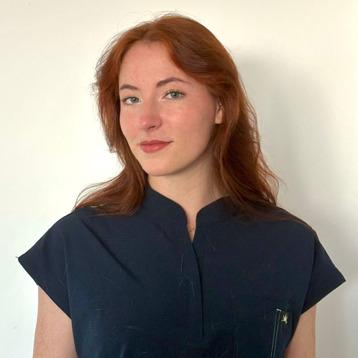 Maryne en blouse Koi Solis Catrin Bleu Marine