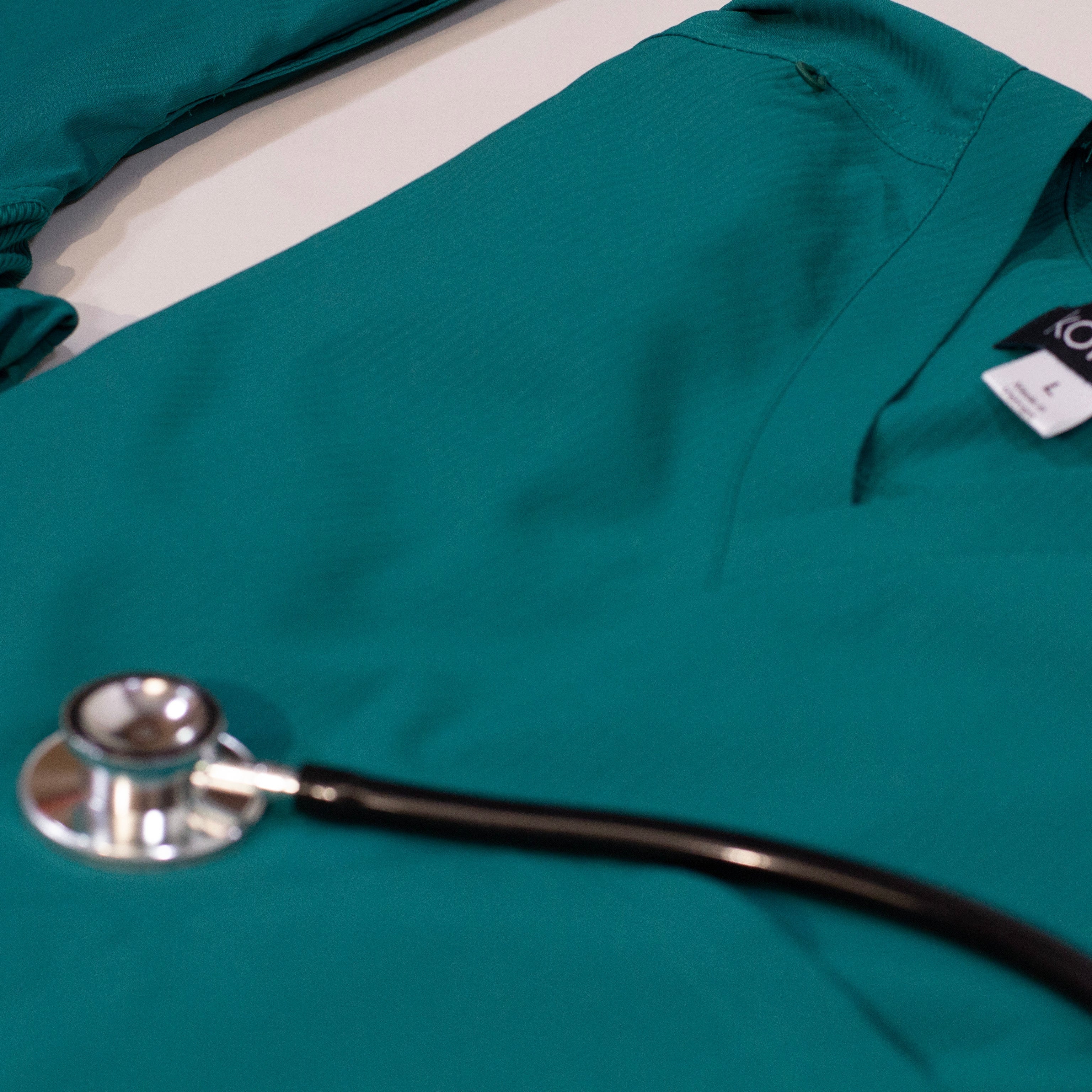 Entretien des tenues médicales : lavage, désinfection et conservation optimale