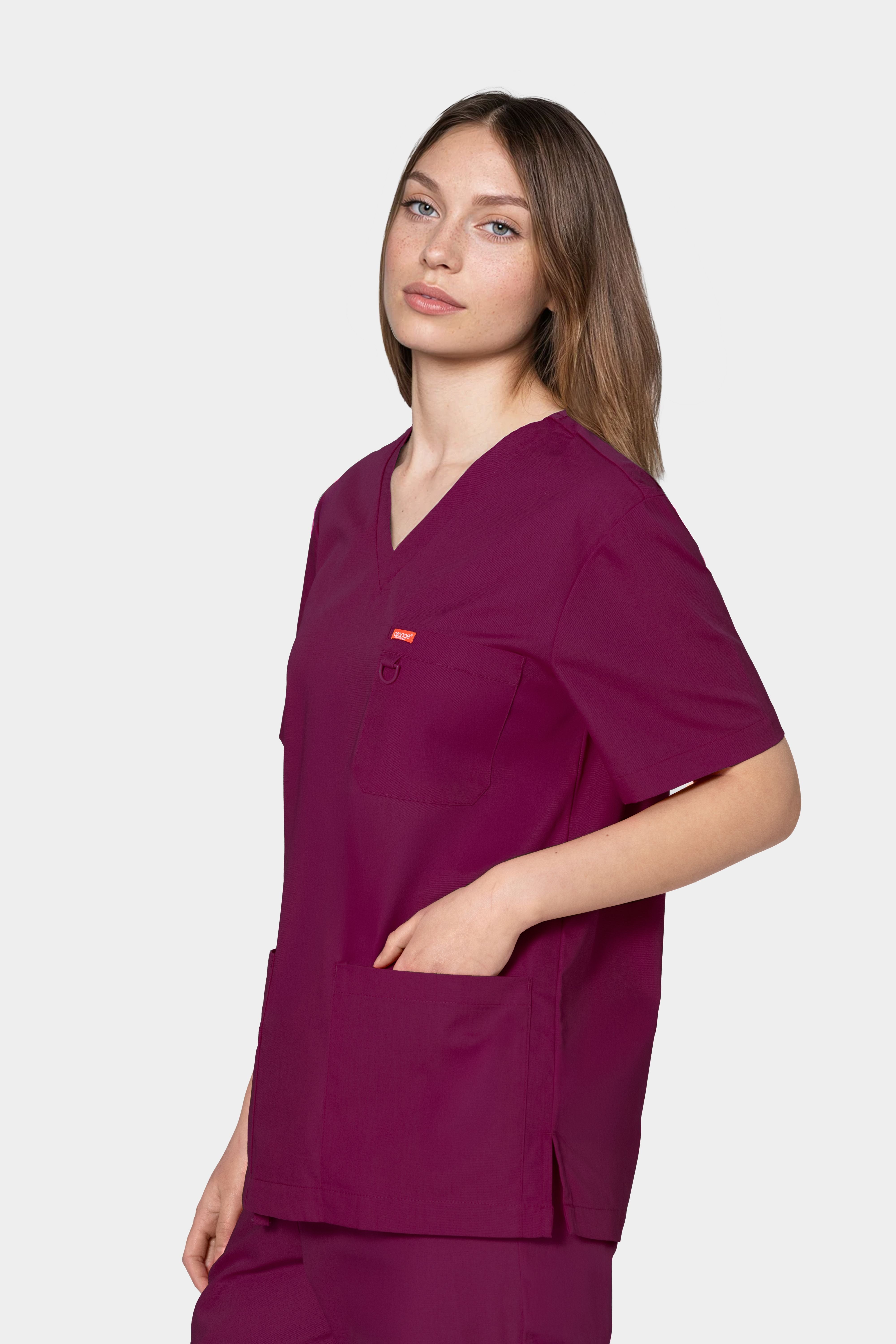 Femme portant une blouse médicale unisexe Orange standard Balboa - Bordeaux