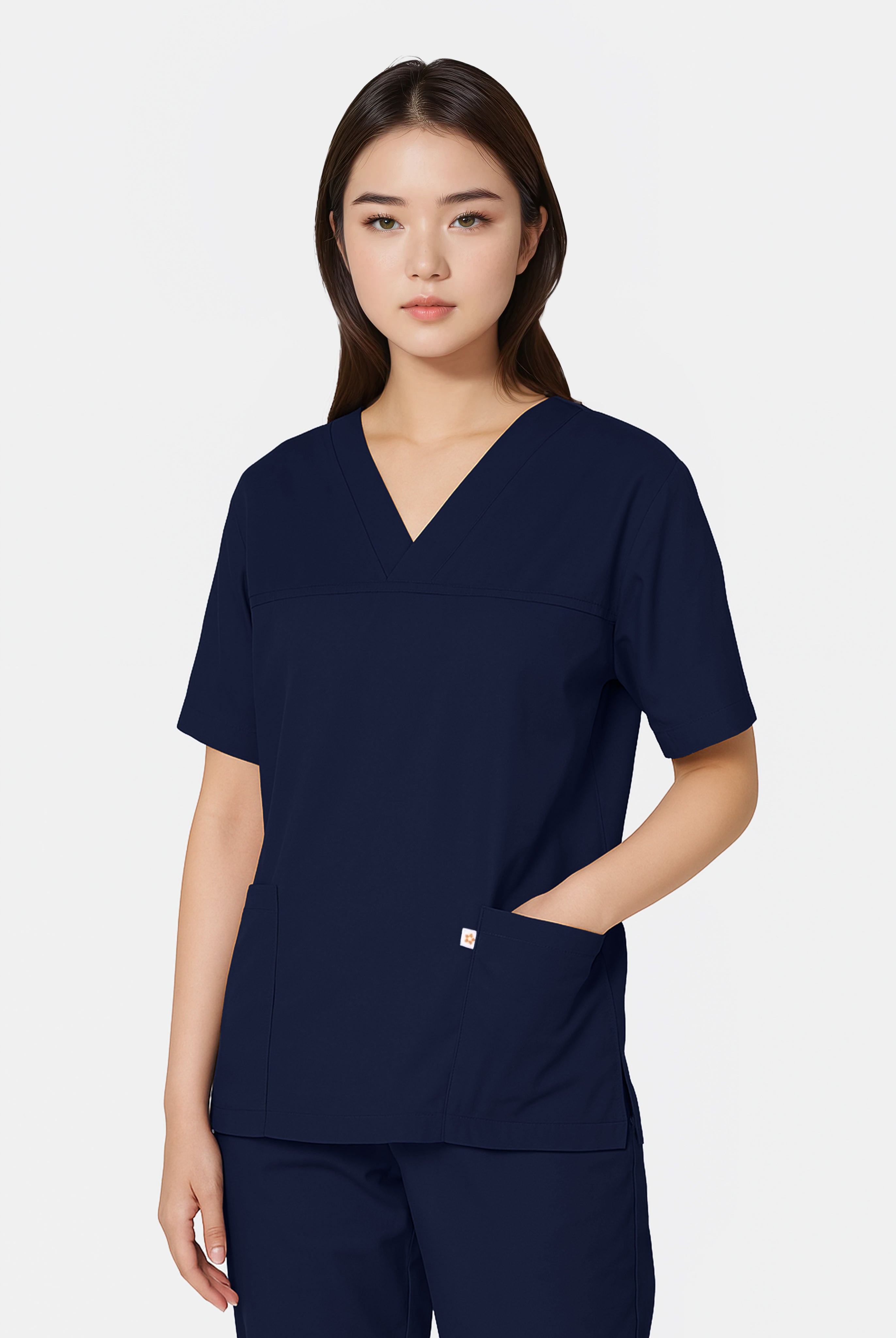 Femme portant une blouse médicale unisexe happyfit - Bleu Marine