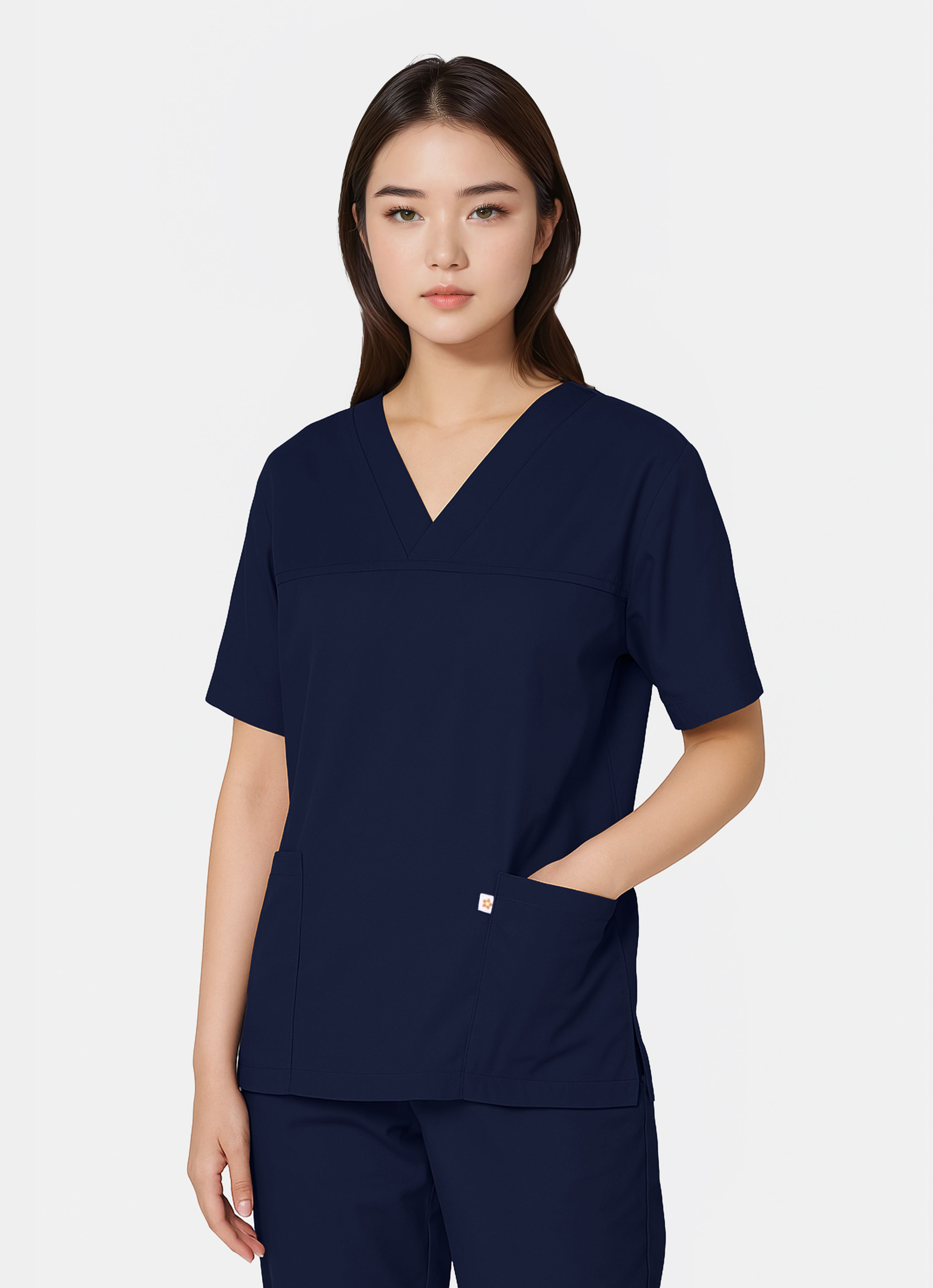 Femme portant une blouse médicale unisexe happyfit - Bleu Marine