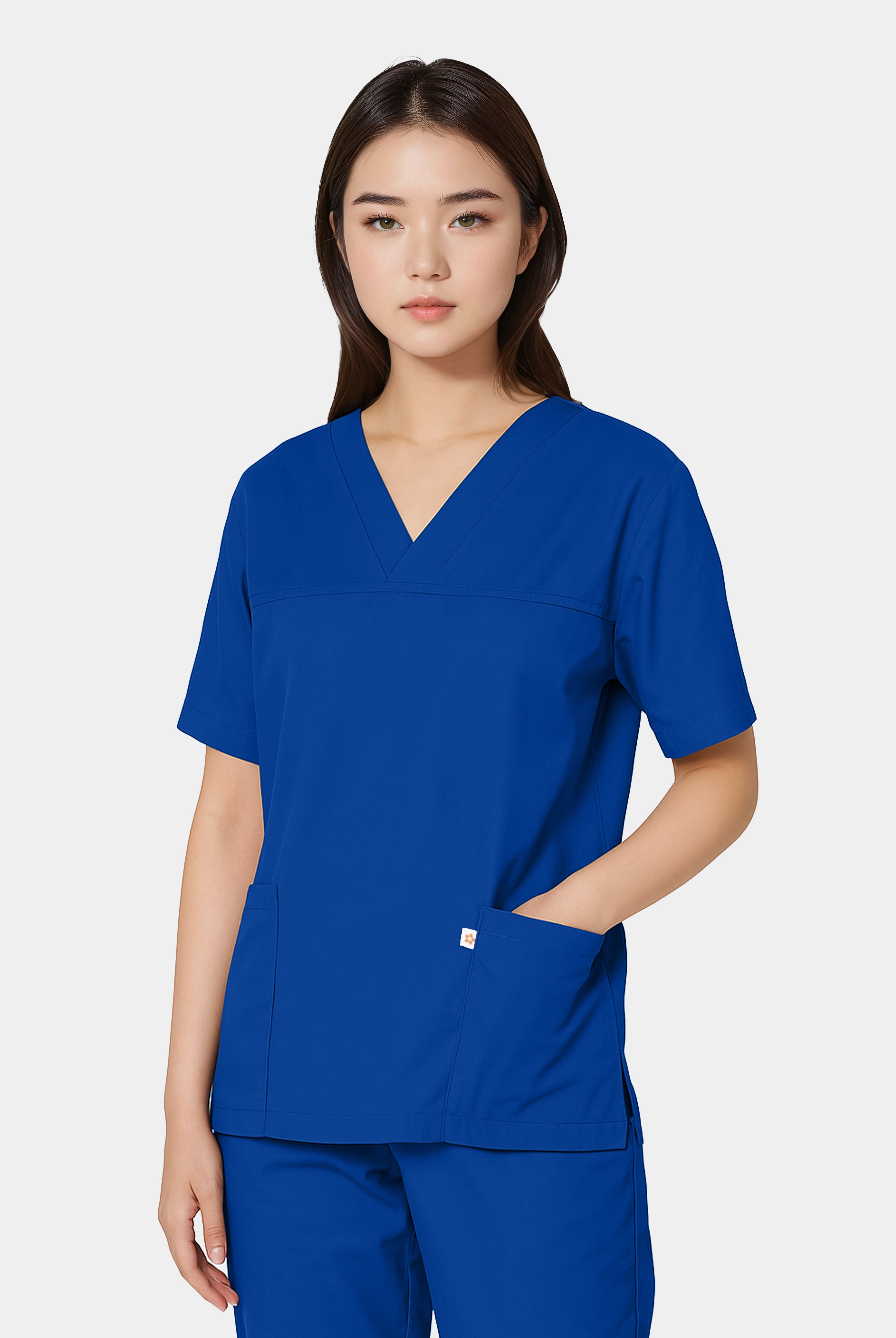 Femme portant une blouse médicale unisexe happyfit - Bleu Galaxie