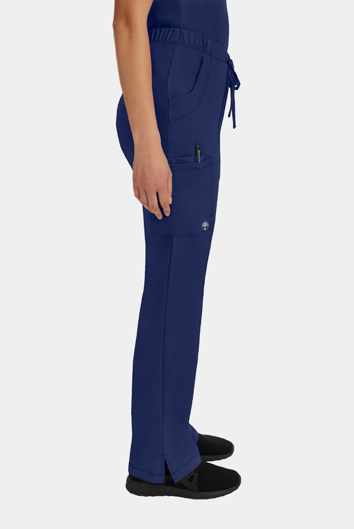 Femme de cote portant un pantalon médical Healing Hands Rebecca bleu marine