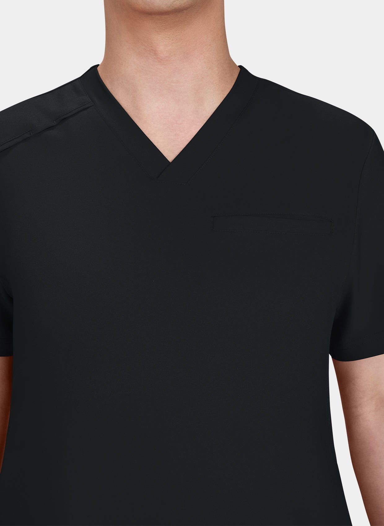 Homme portant une blouse medicale Koi Cureology Stasis Noir