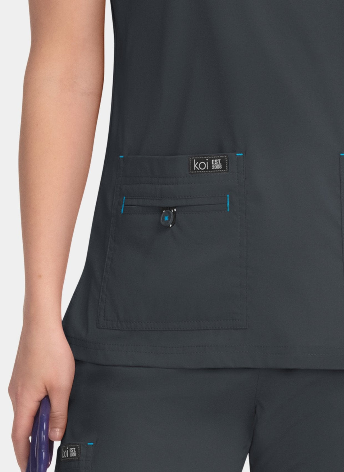 Blouse médicale femme Koi Basics Becca - Anthracite, col en V