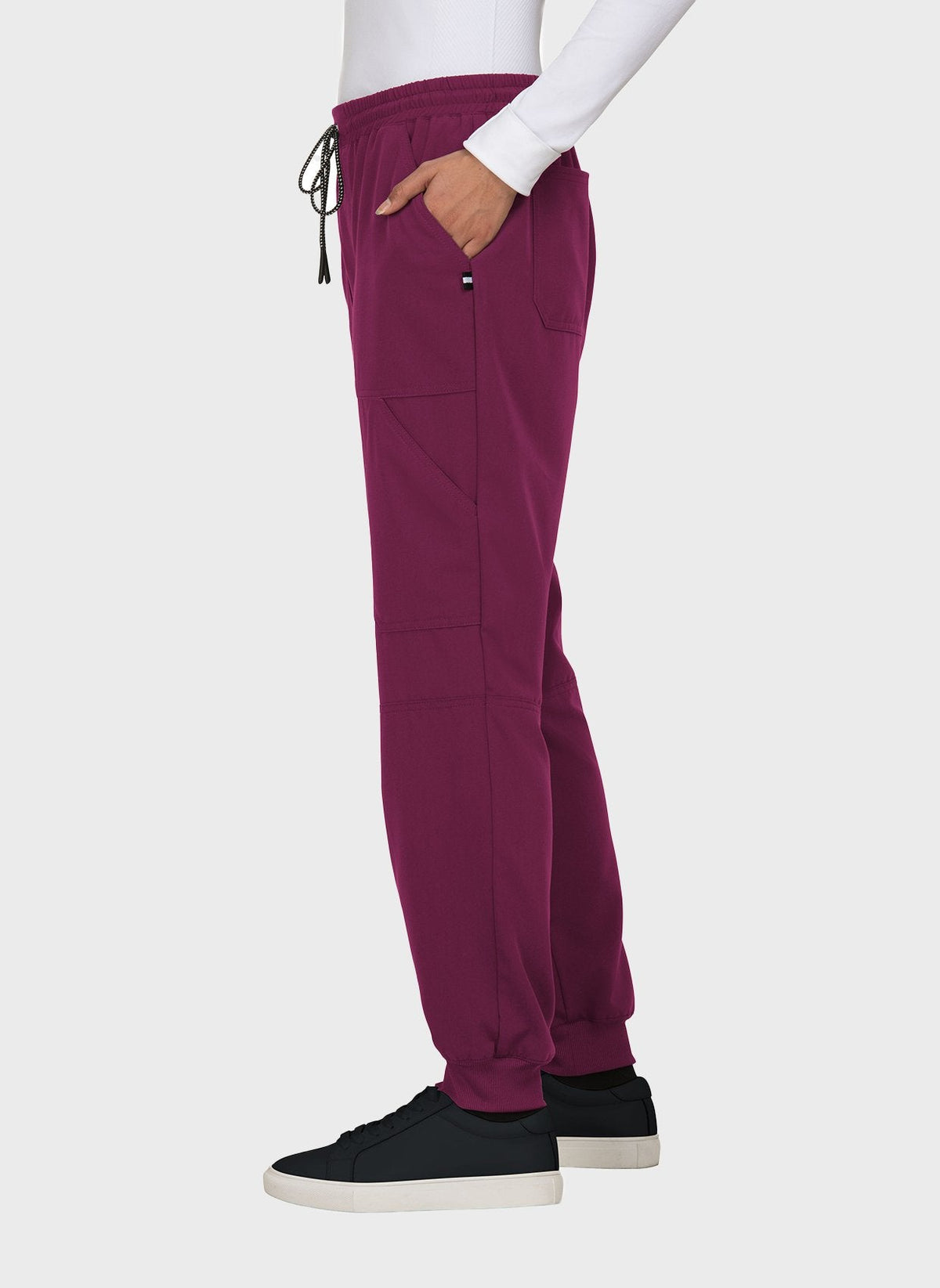 Pantalon médical femme Koi Next Gen Bonnes ondes bordeaux vue trois quarts