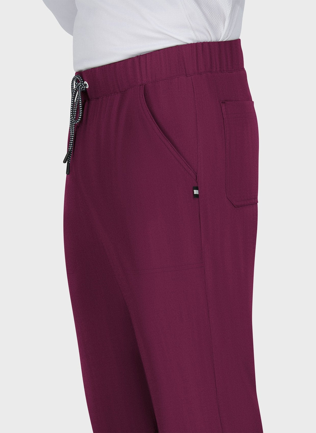 Pantalon médical homme Koi Next Gen Agissez bordeaux gros plan 2