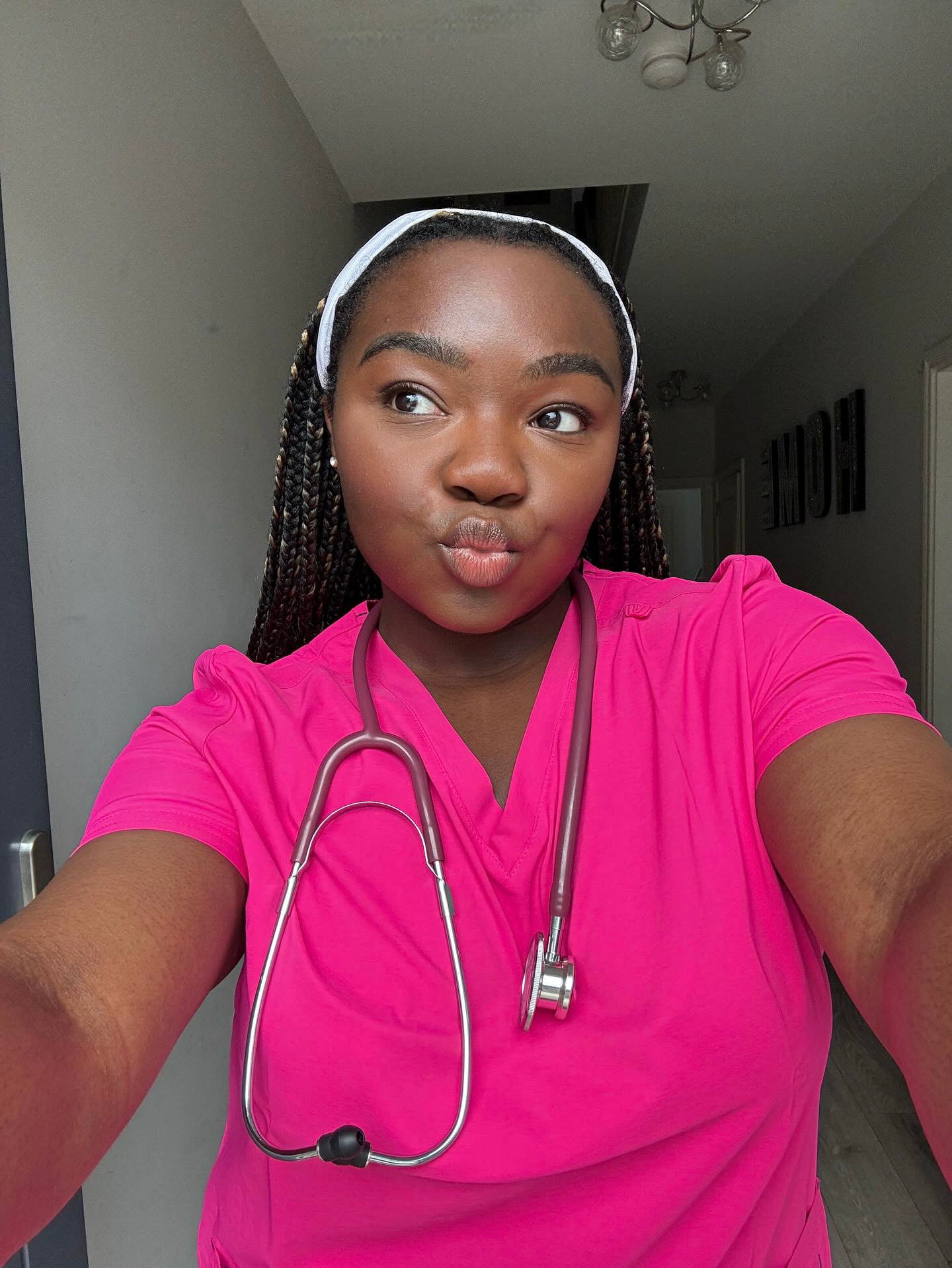 Choisir la blouse médicale parfaite : Guide complet