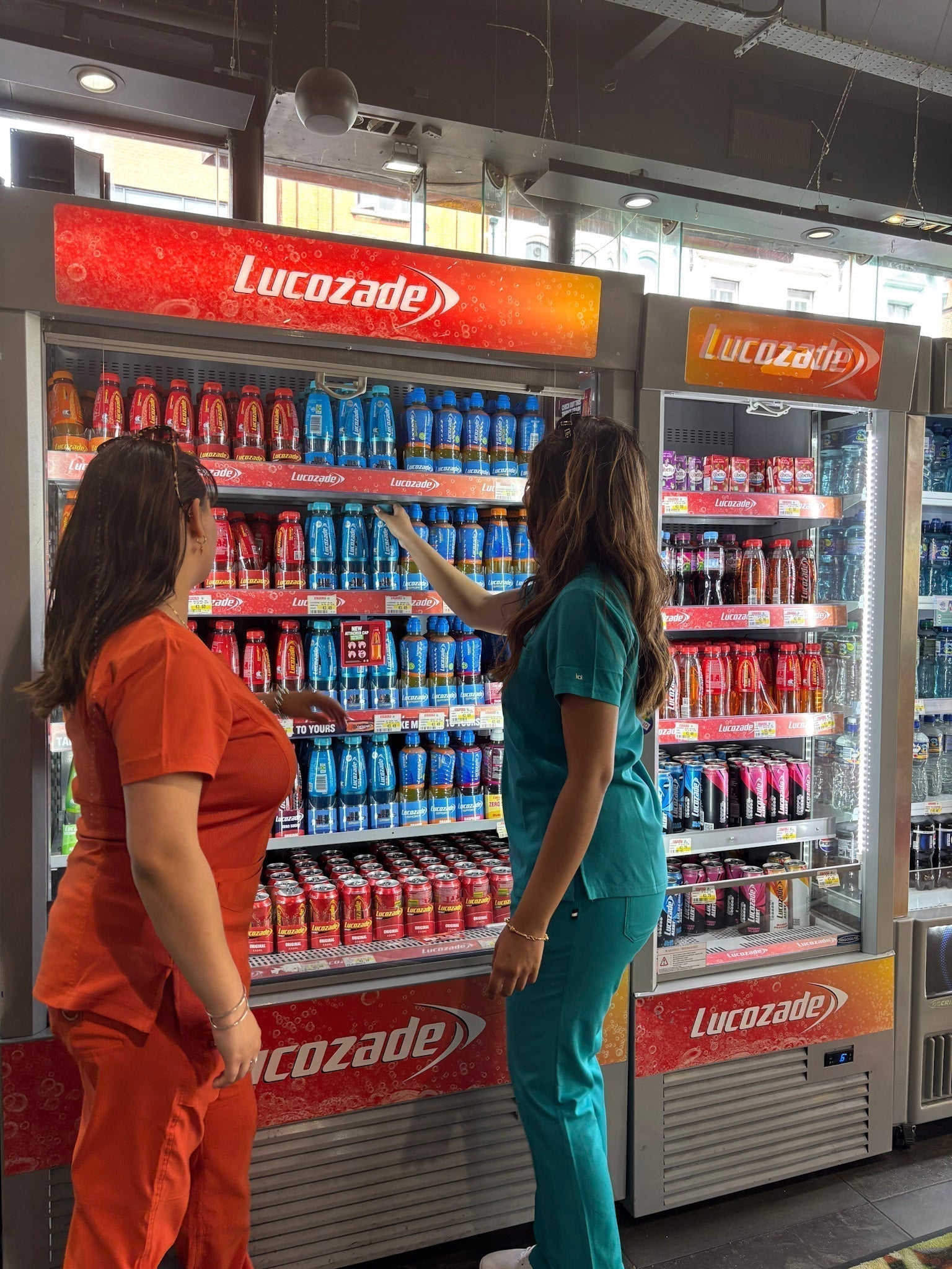2 blouses médicales femme bleue et rouge 
