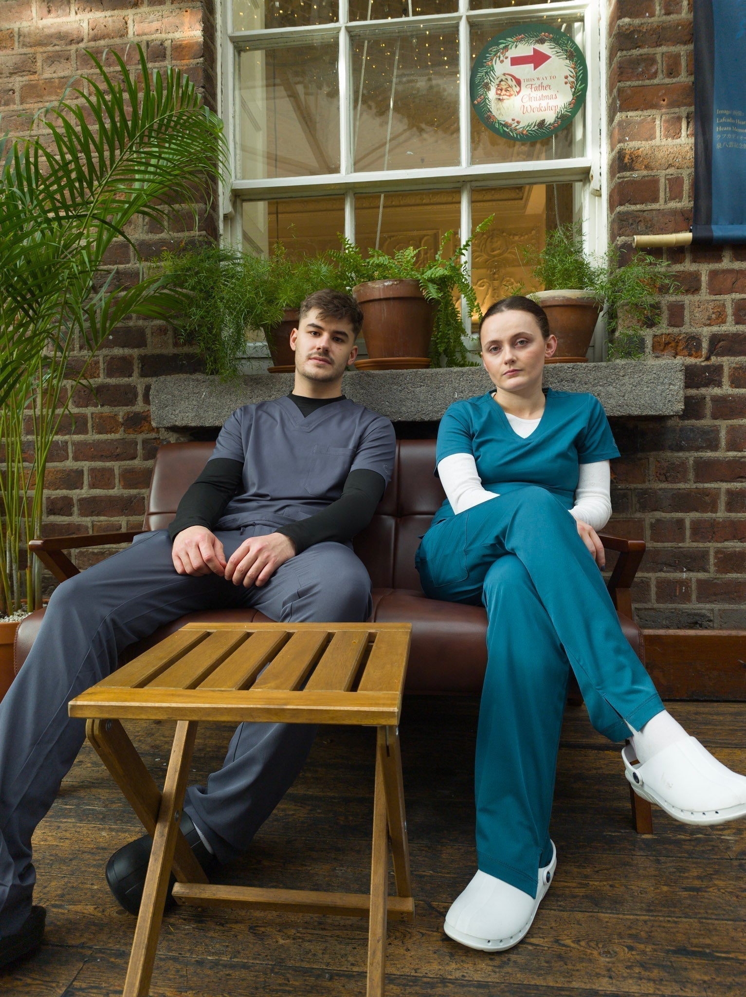 Pantalon médical femme vs pantalon médical homme : quelles différences de coupe ?