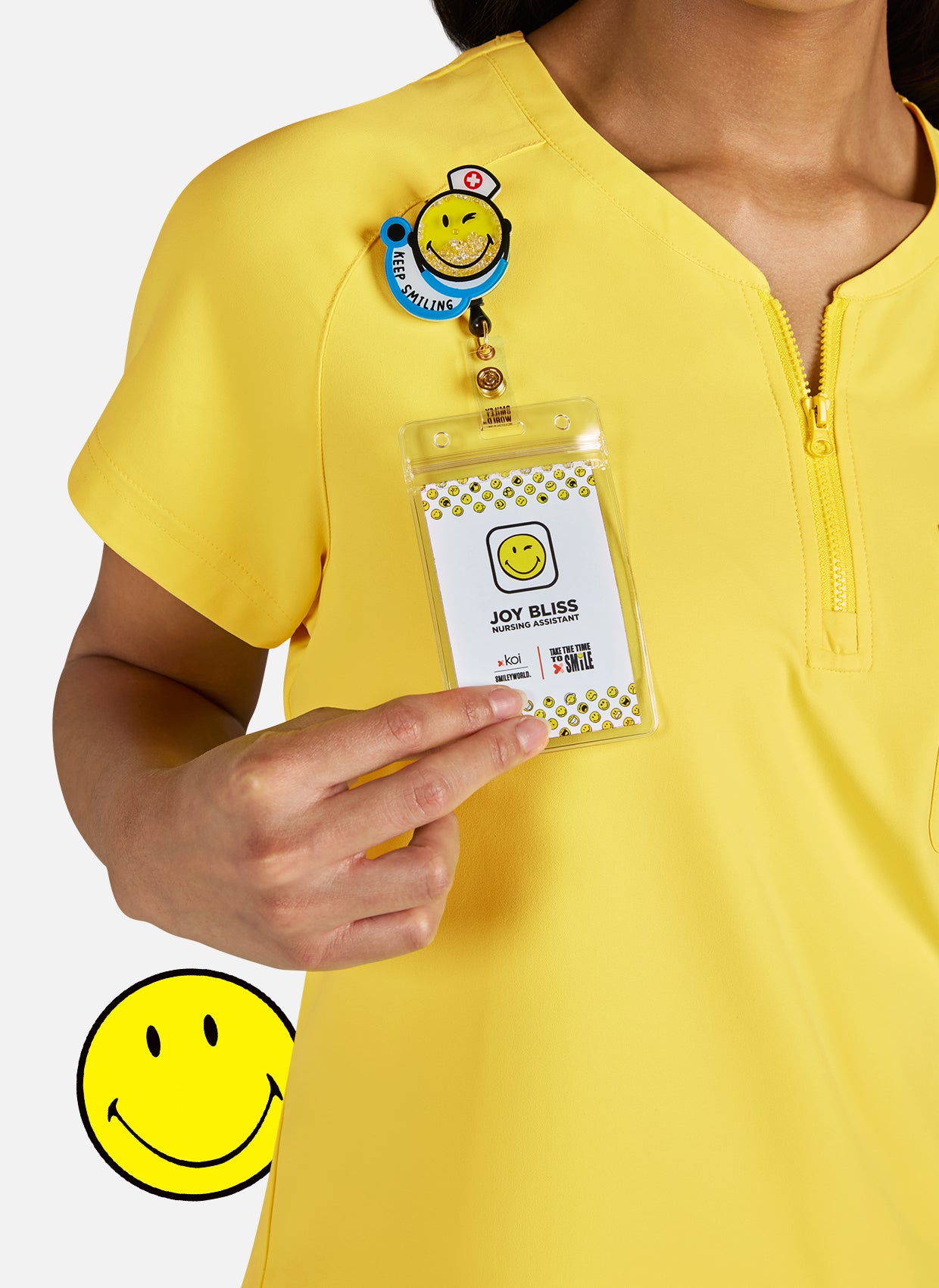 Blouse Médicale Koi Smiley Monde Enthousiaste - Loving Yellow