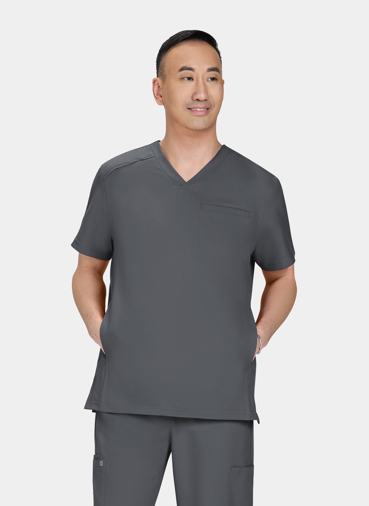 Homme portant une blouse Médicale Koi Cureology Stasis - Étain