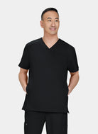 Homme portant une blouse médicale Koi Cureology Stasis - Noir