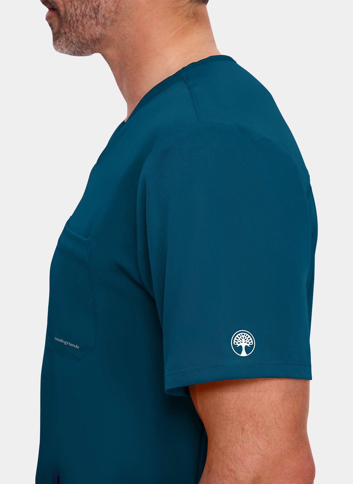 zoom sur manche d'un homme portant une blouse  médicale Healing Hands Matthew bleu Caraïbe 