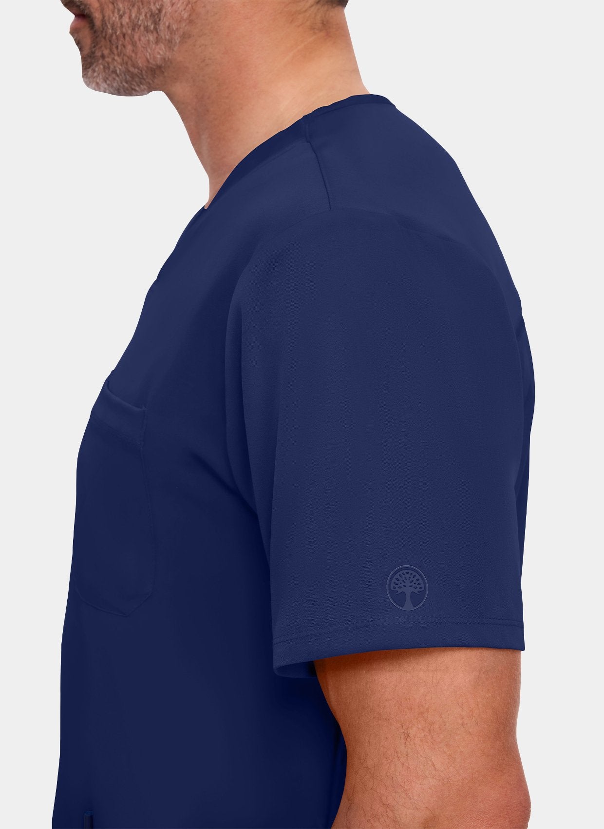homme portant une blouse  médicale Healing Hands Matthew bleu marine de coté