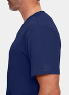 homme portant une blouse  médicale Healing Hands Matthew bleu marine de coté
