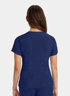 Femme de dos portant une blouse  médicale Healing Hands Monica bleu marine 