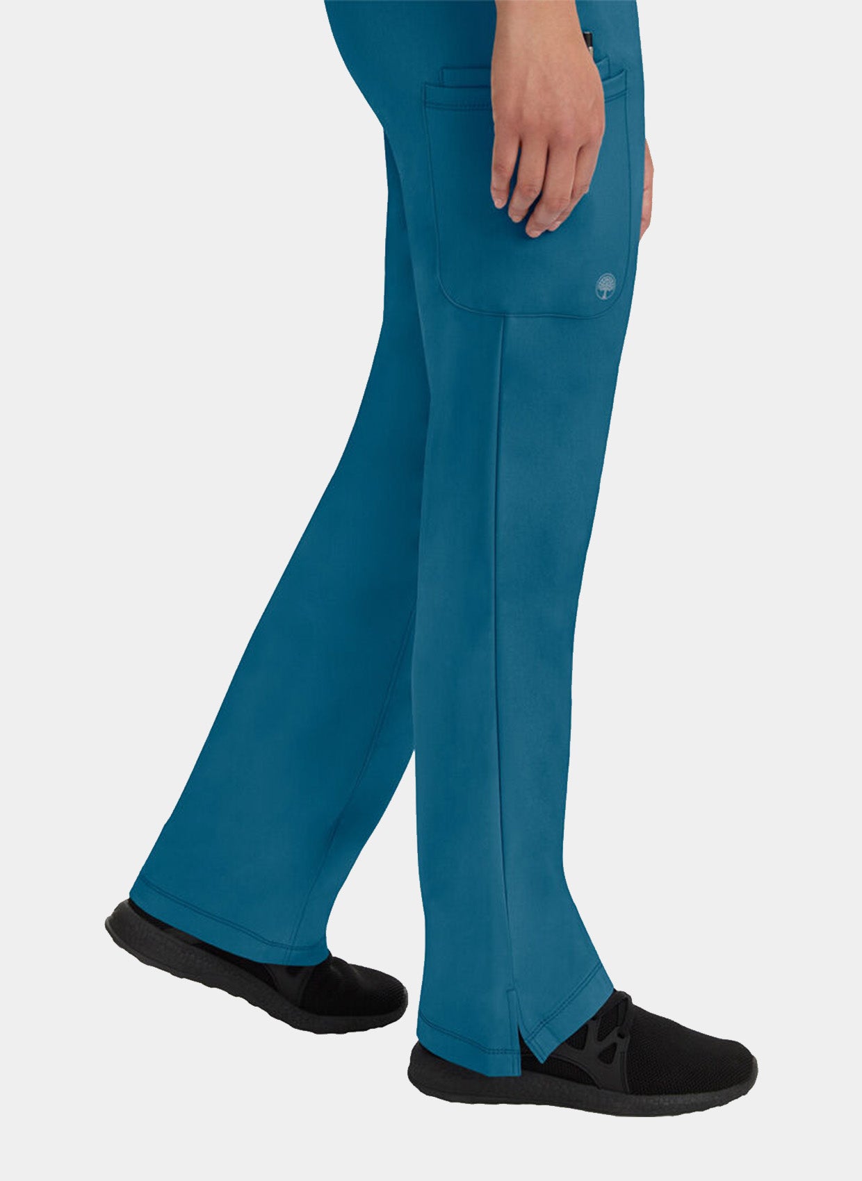 Femme de cote portant un pantalon médical Healing Hands Rebecca bleu Caraïbe 