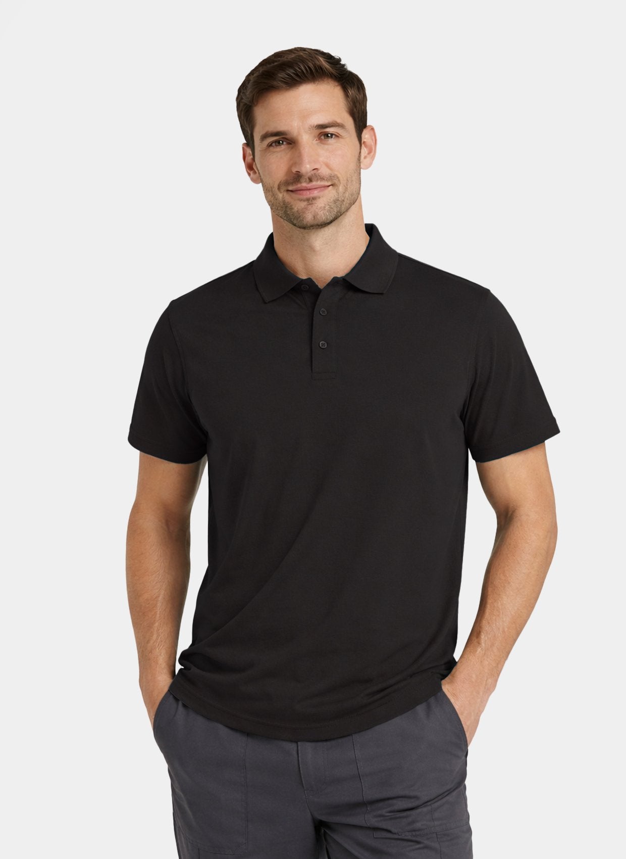 Homme portant polo noir velilla de face