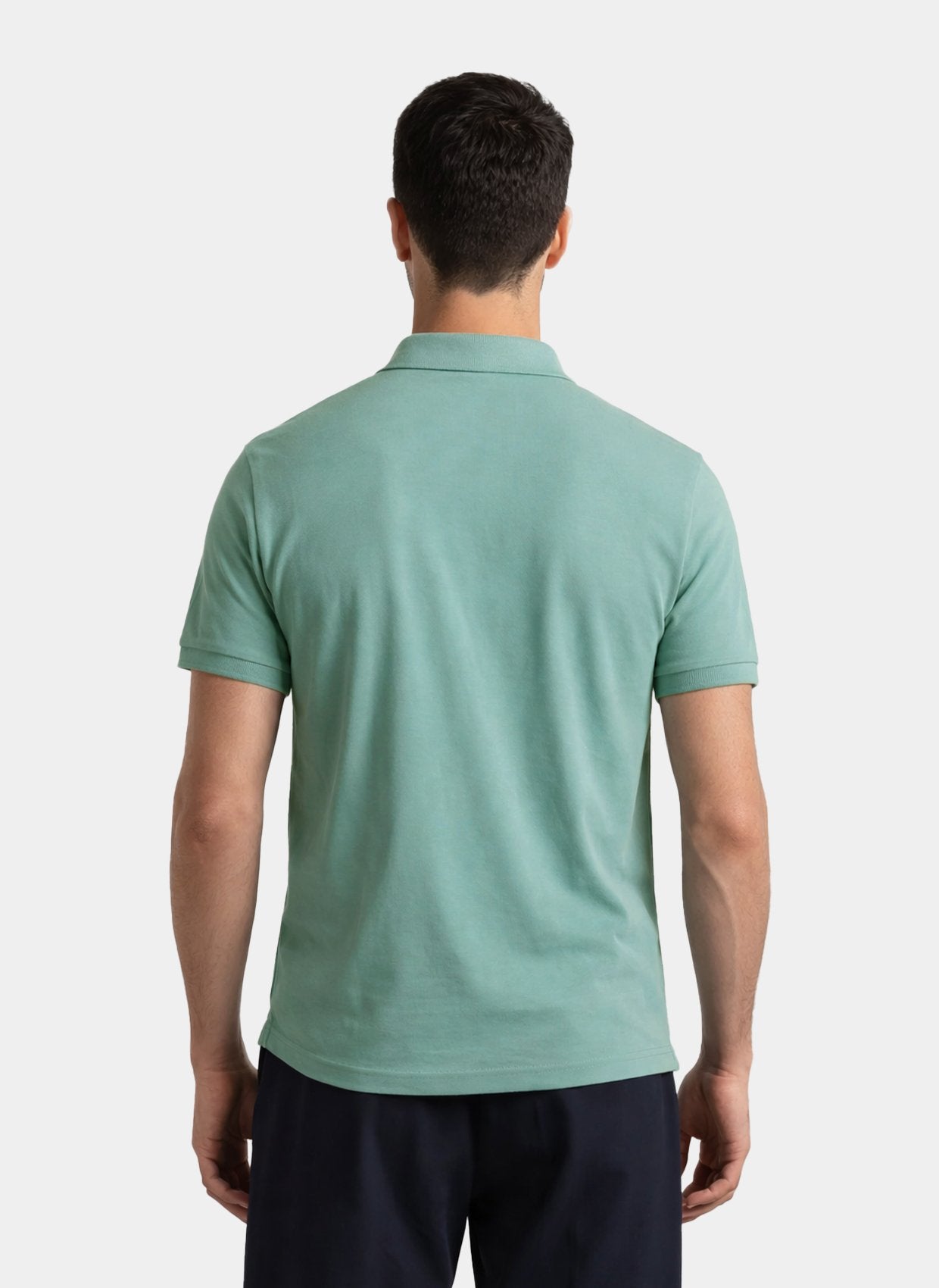 Homme portant polo vert sauge velilla de dos