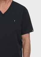 Blouse médicale homme Koi Next Gen De garde noir gros plan