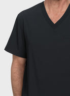 Blouse médicale homme Koi Next Gen De garde noir gros plan 2