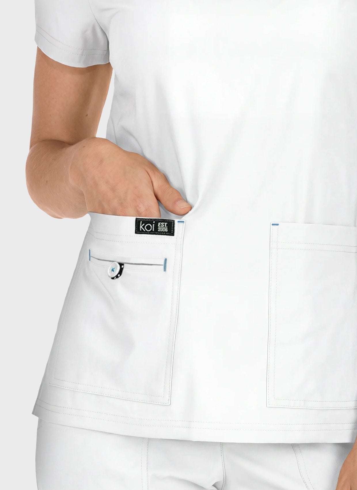 Blouse médicale femme Koi Basics Becca poche - Blanc