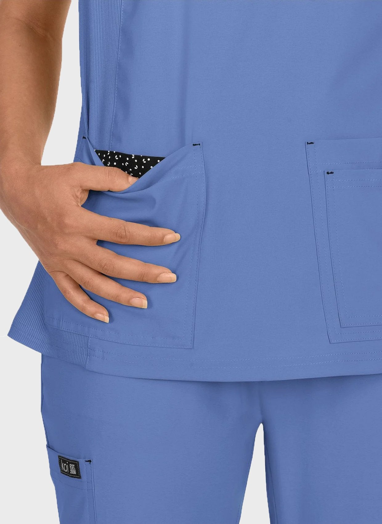 Blouse médicale femme Koi Basics Katie Poche -  Bleu ciel
