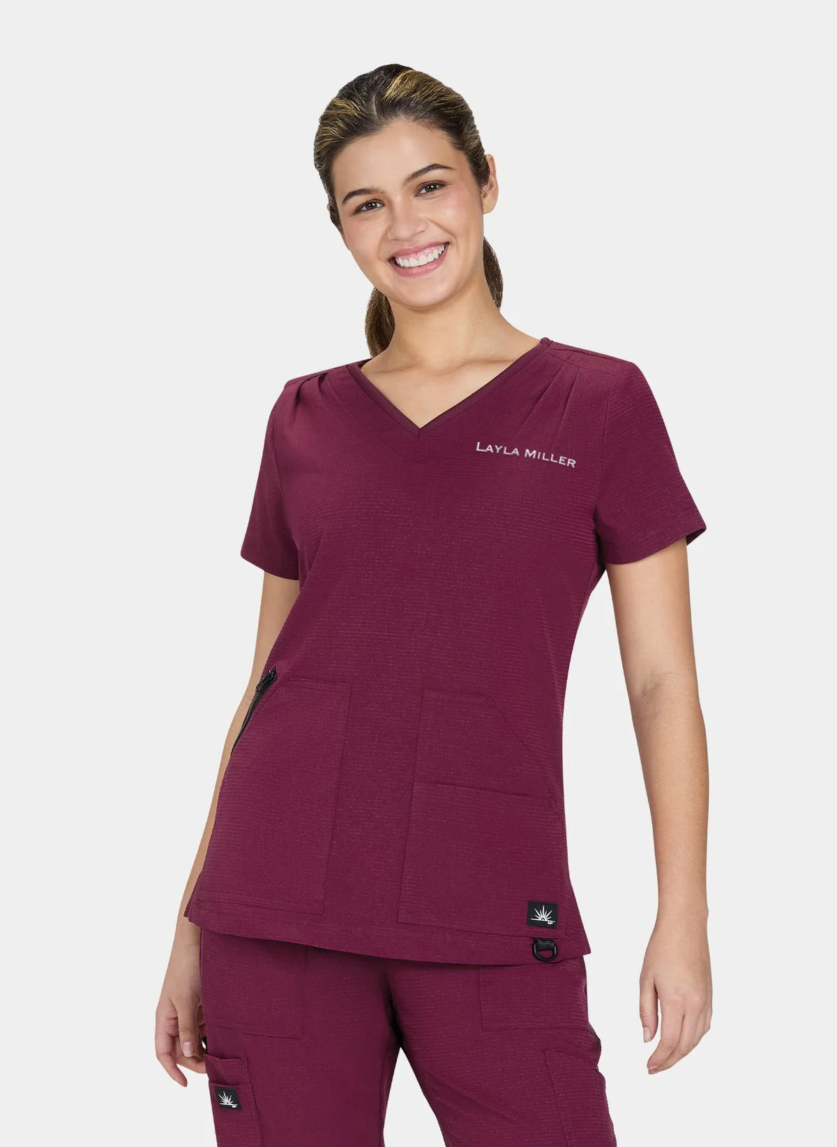 Blouse médicale Koi Solis Sari - Bordeaux - Logo EMERGENCE