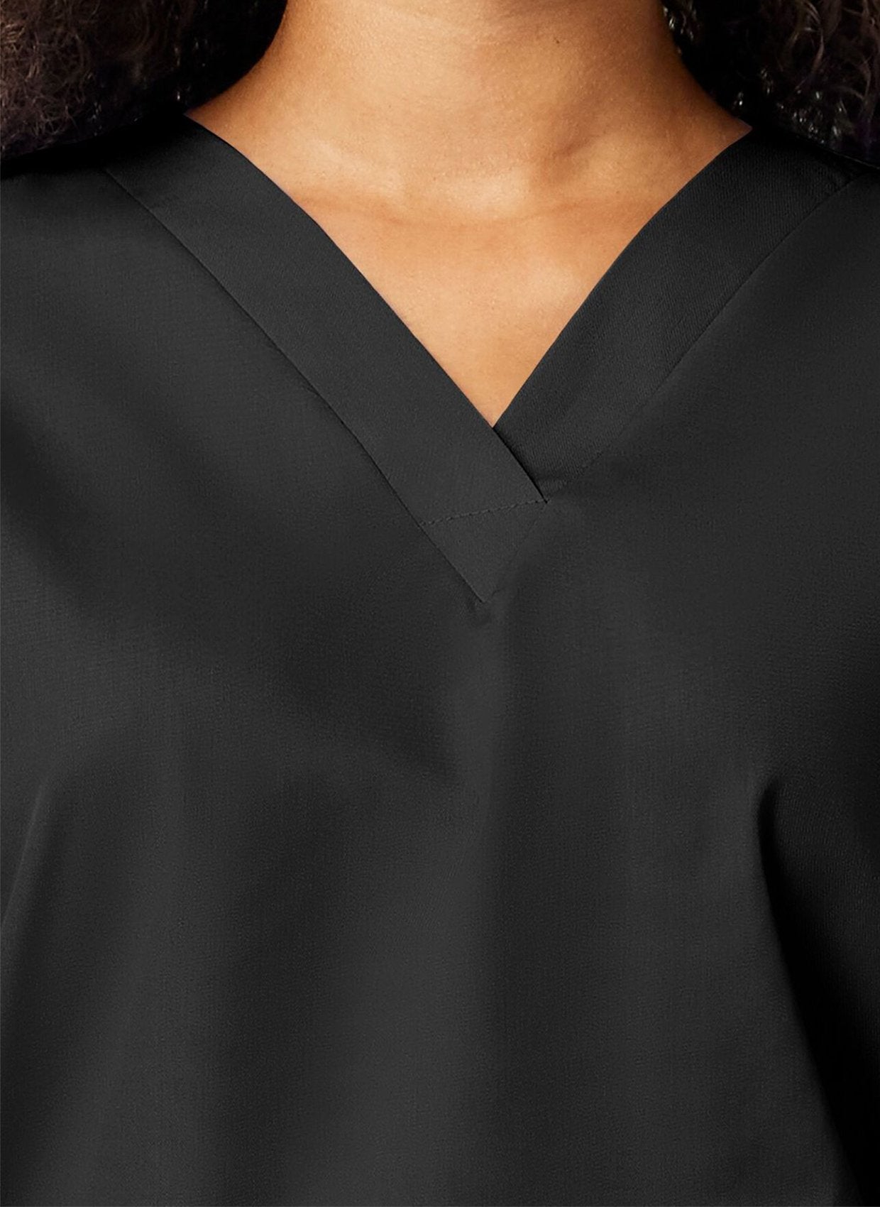 blouse cherokee noir col en v unisex