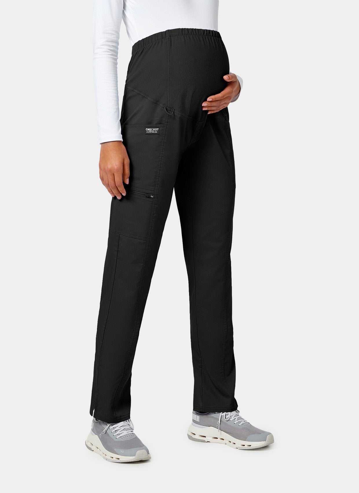 pantalon medical femme maternite main sur le ventre côté