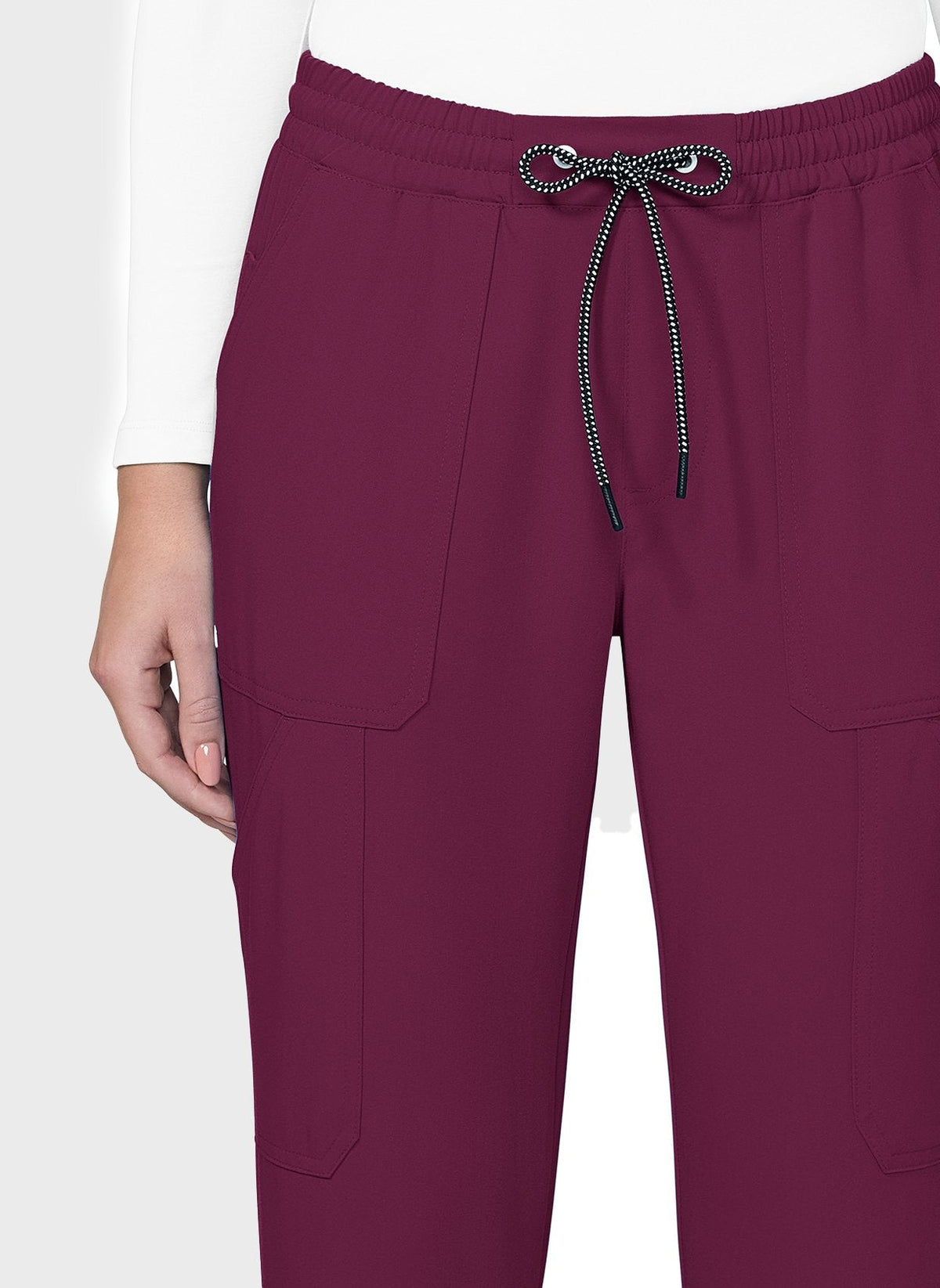 Pantalon médical femme Koi Next Gen Bonnes ondes bordeaux gros plan