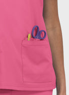 Blouse médicale femme Koi Cureology Cardi - rose framboise - poche